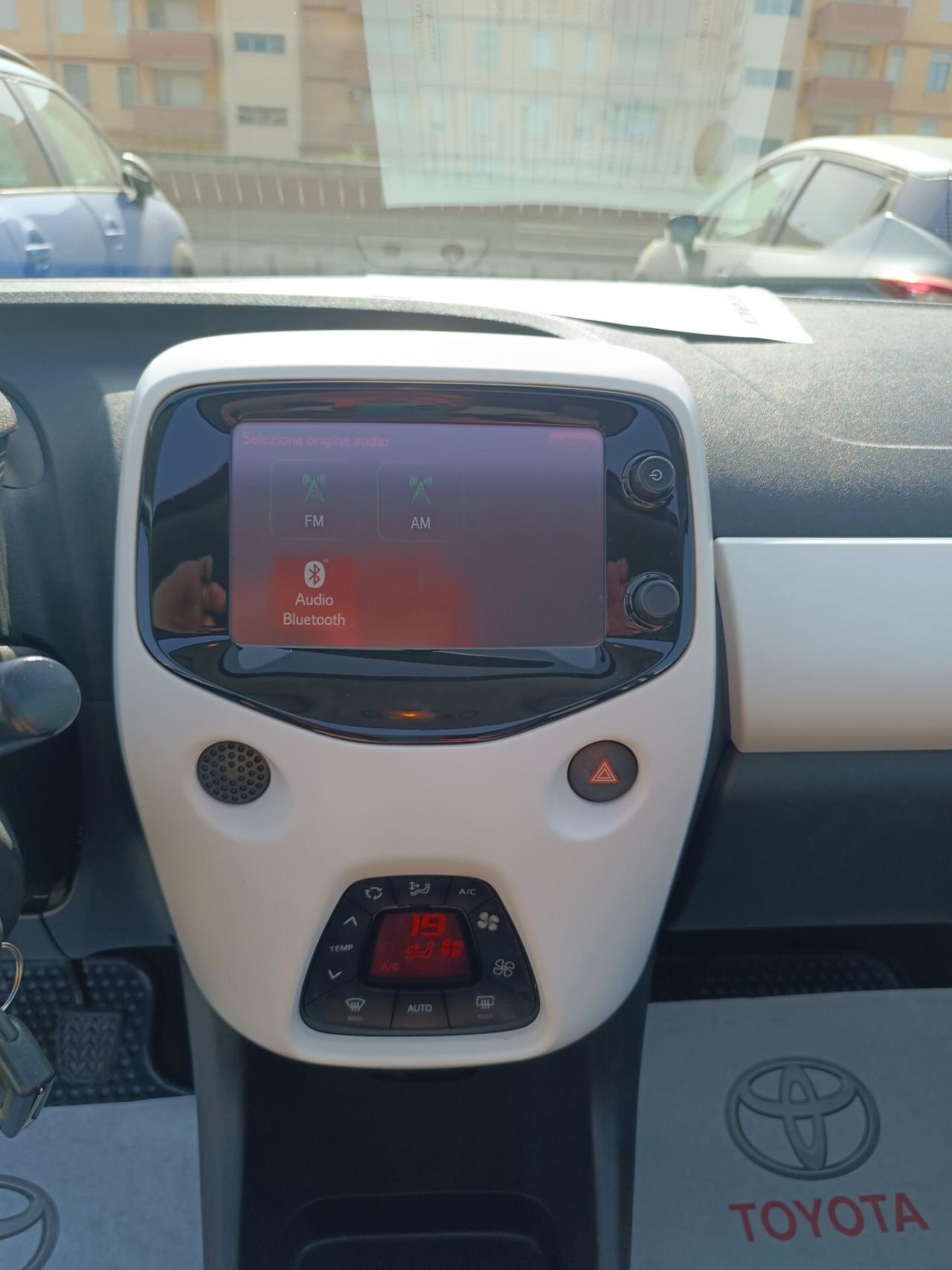 Peugeot 108 PureTech 82 5 porte Active TOP!