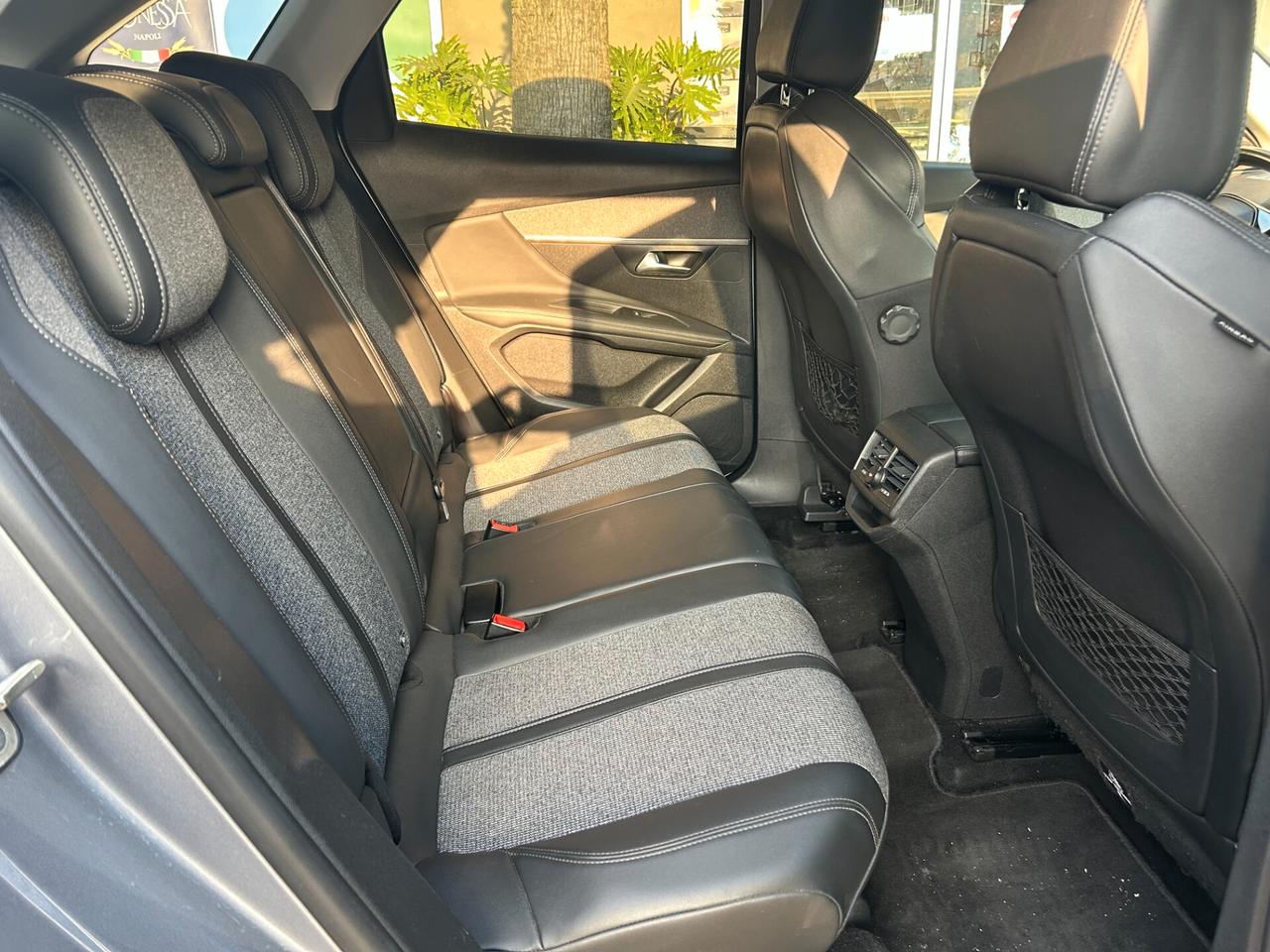 Peugeot 3008 BlueHDi S&S EAT8 Allure