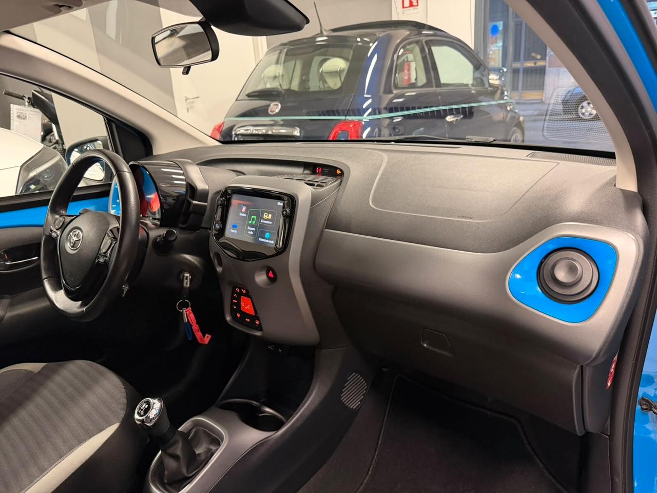 Toyota Aygo Connect 1.0 VVT-i 72 CV 5 porte x-play A RATE DA € 110 AL MESE