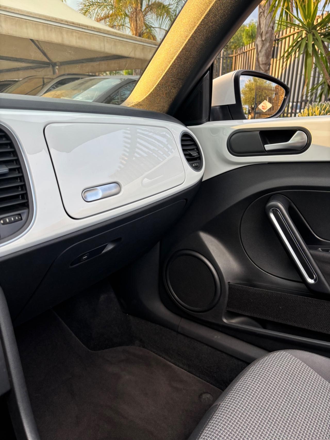 Volkswagen Maggiolino Cabrio 1.6 TDI Design 2014