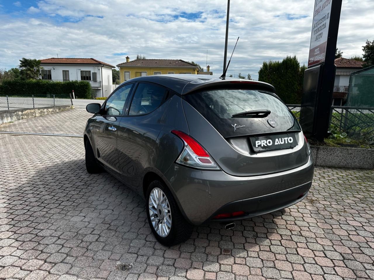 Lancia Ypsilon 0.9 TwinAir 85 CV 5 porte S&S DFN Gold