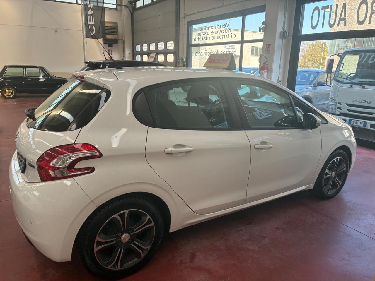 Peugeot 208 1.4 HDi 68 CV 5 porte Allure