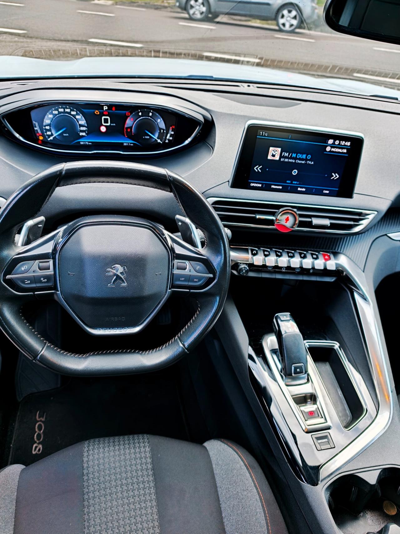 Peugeot 3008 130cv EAT8 Business