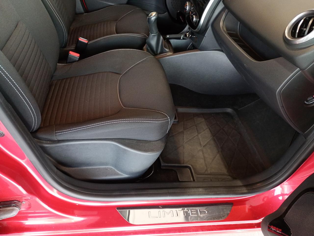 Renault Clio TCe 12V 90CV Start&Stop 5 porte - LIMITED - NEOPATENTATI -