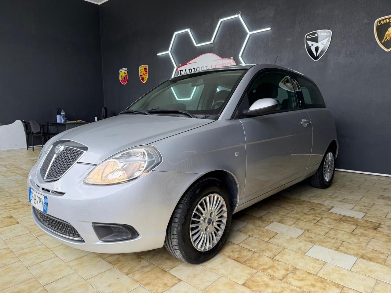 Lancia Ypsilon 1.3 MJT 75 CV Argento