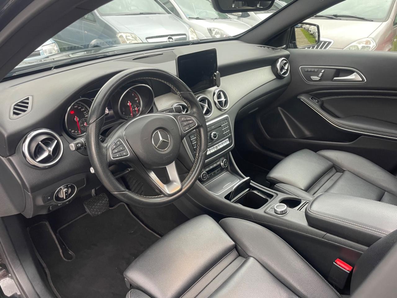 Mercedes-benz GLA 220 d Automatic 4Matic Sport Tetto apribile