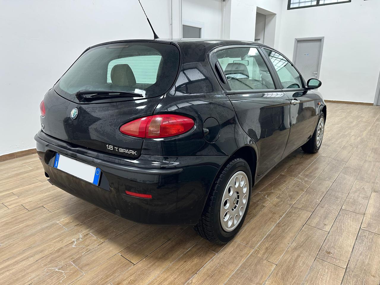 Alfa Romeo 147 1.6i 16V NEOPATENTATI