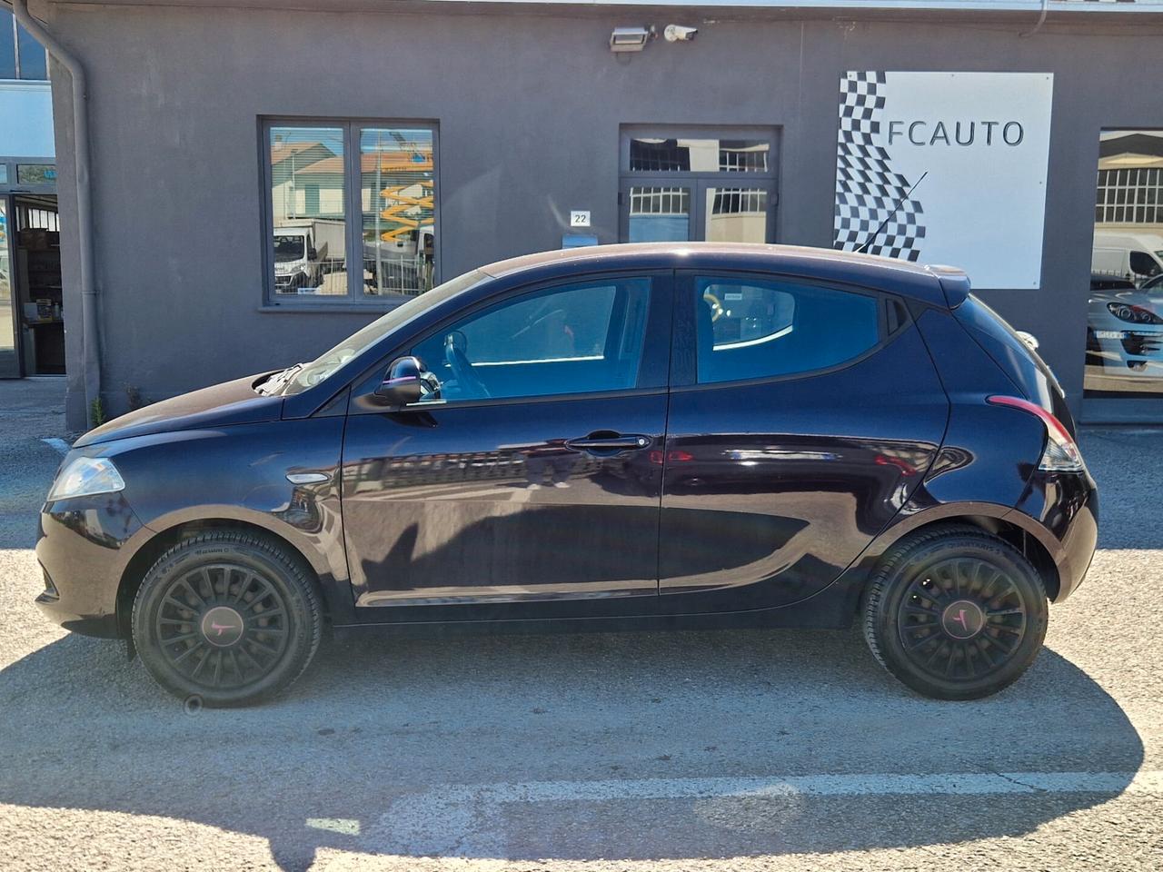 Lancia Ypsilon 1.2 69 CV 5 porte Elefantino