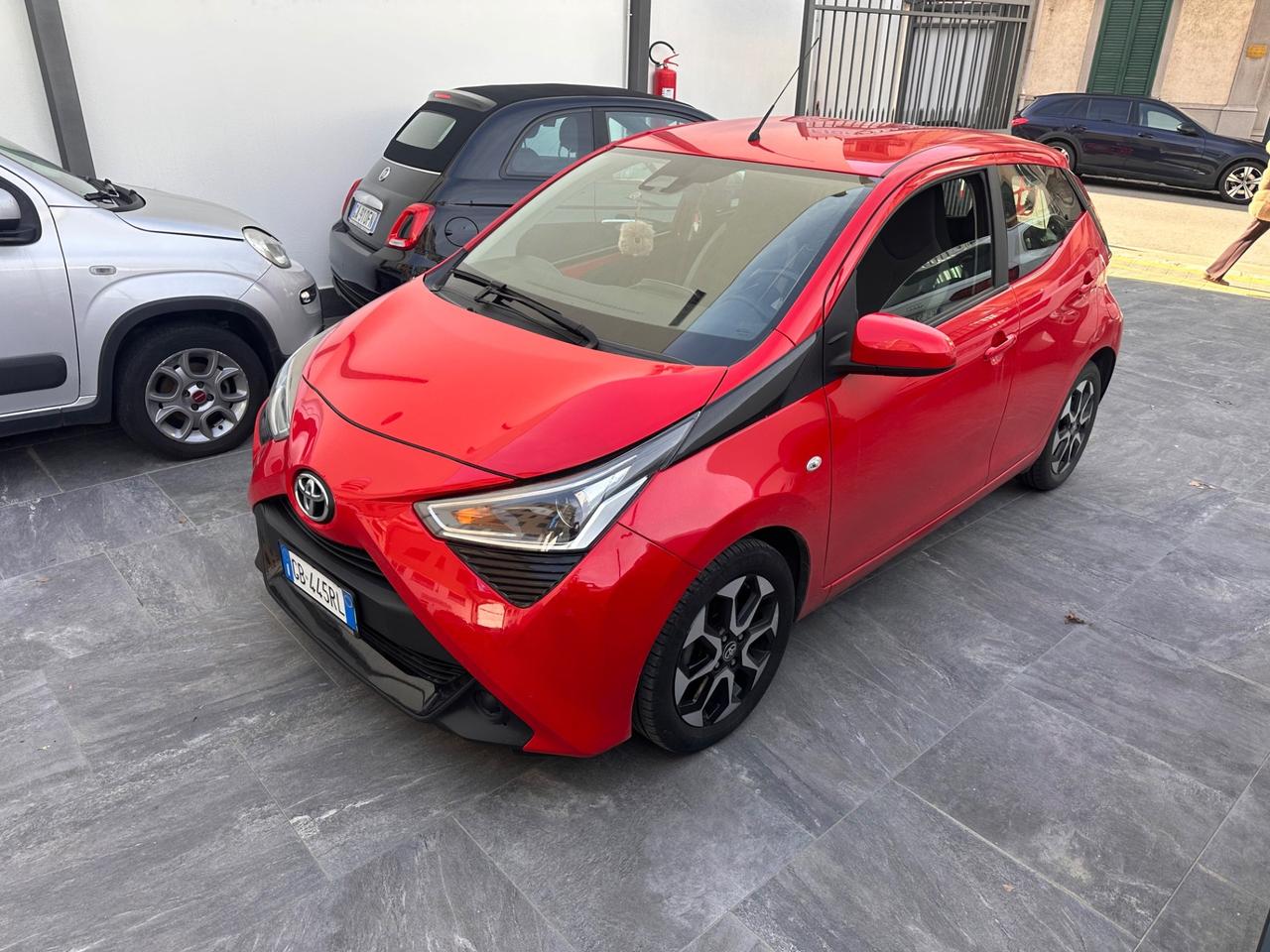 Toyota Aygo Connect 1.0 VVT-i 72 CV 5 porte x-play