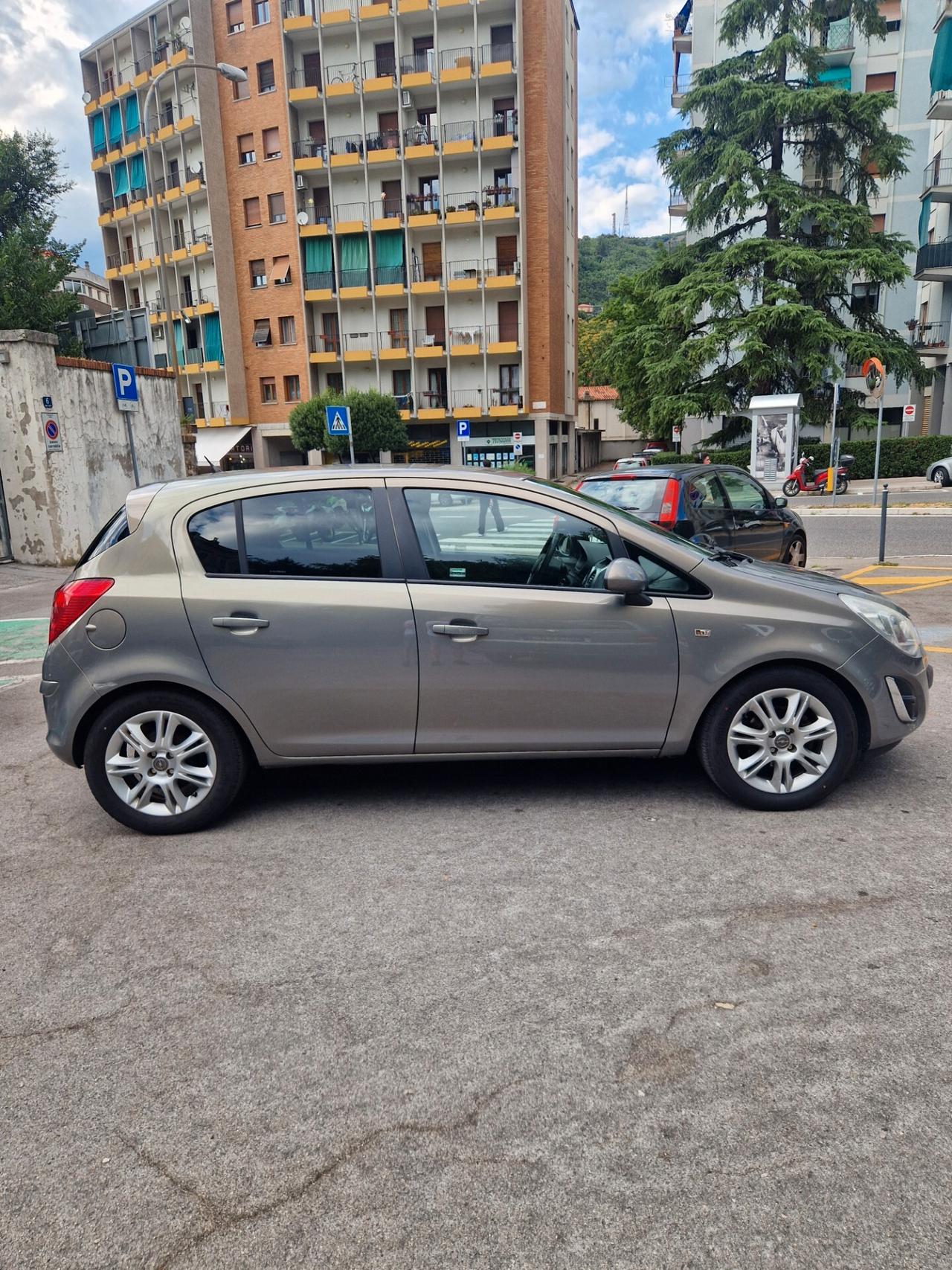Opel Corsa 1.2 Benz 85CV - Garanzia 12 mesi