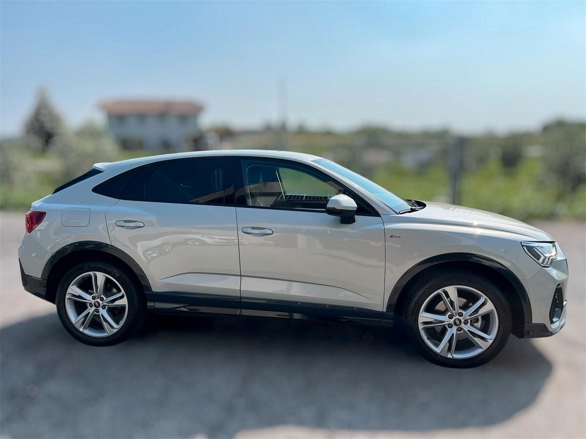 Audi Q3 SPB 35 TDI S tronic line edition - COLORE Argento Rugiada Metallizzato