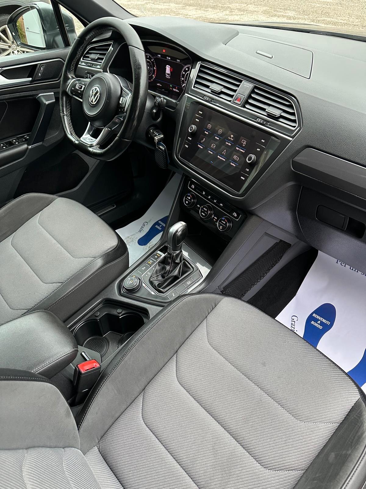 Volkswagen Tiguan 2.0 TDI SCR DSG 4MOTION R-LINE PACK TETTO PANORAMICO ED APRIBILE