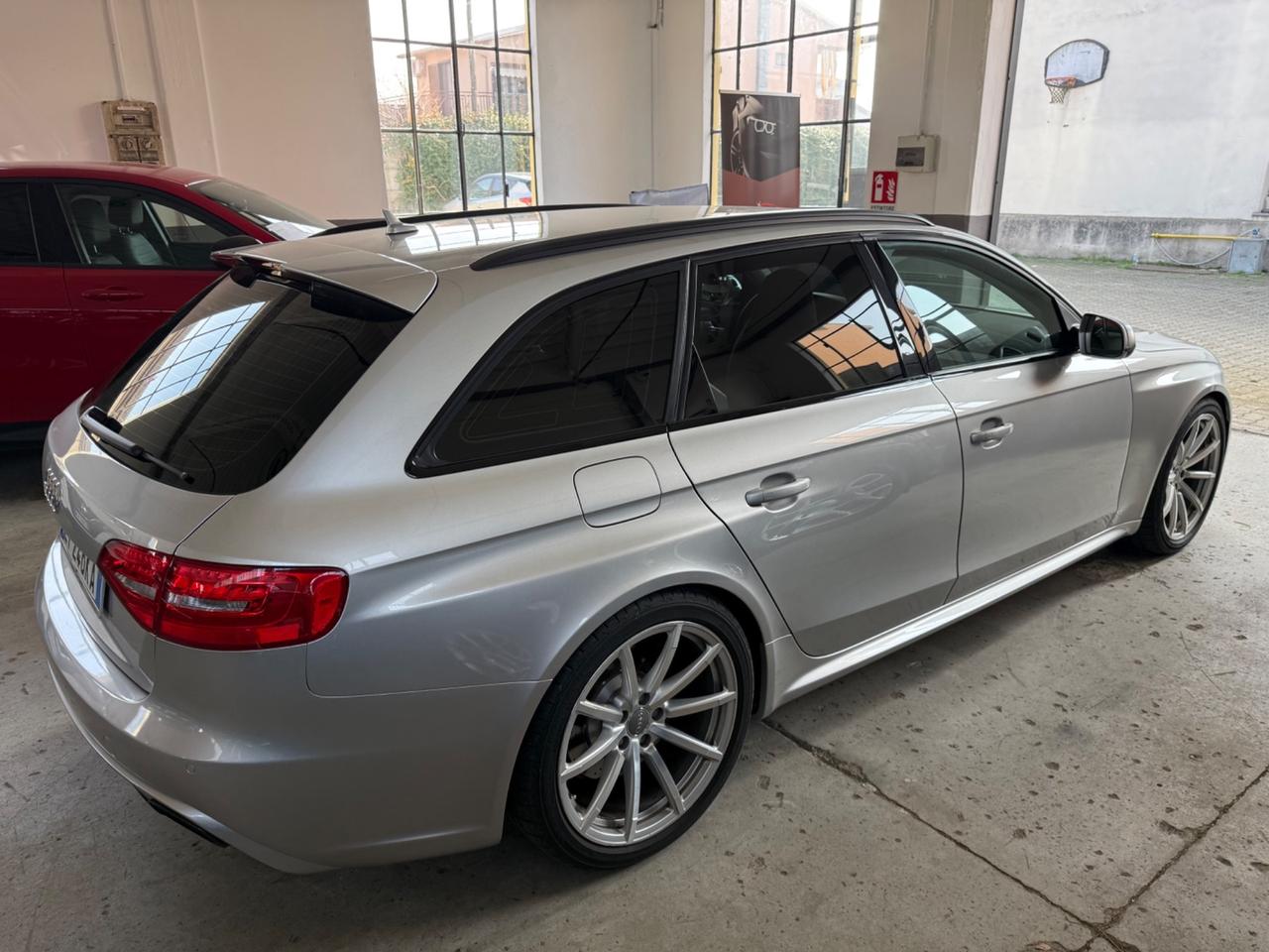 Audi A4 RS 4 Avant 4.2 V8 FSI quattro S tronic
