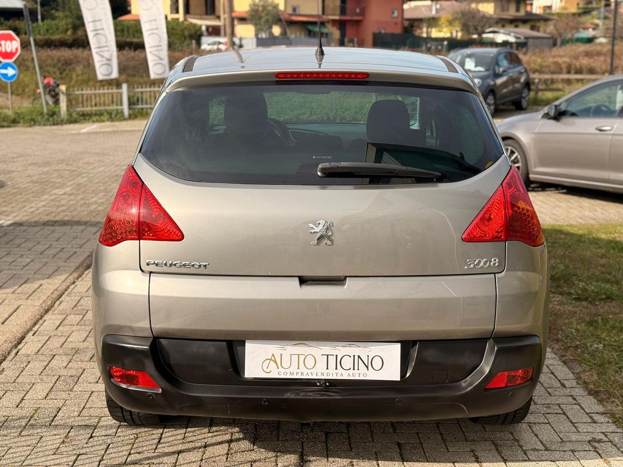 Peugeot 3008 1.6 HDi 110CV cambio robotizzato Business