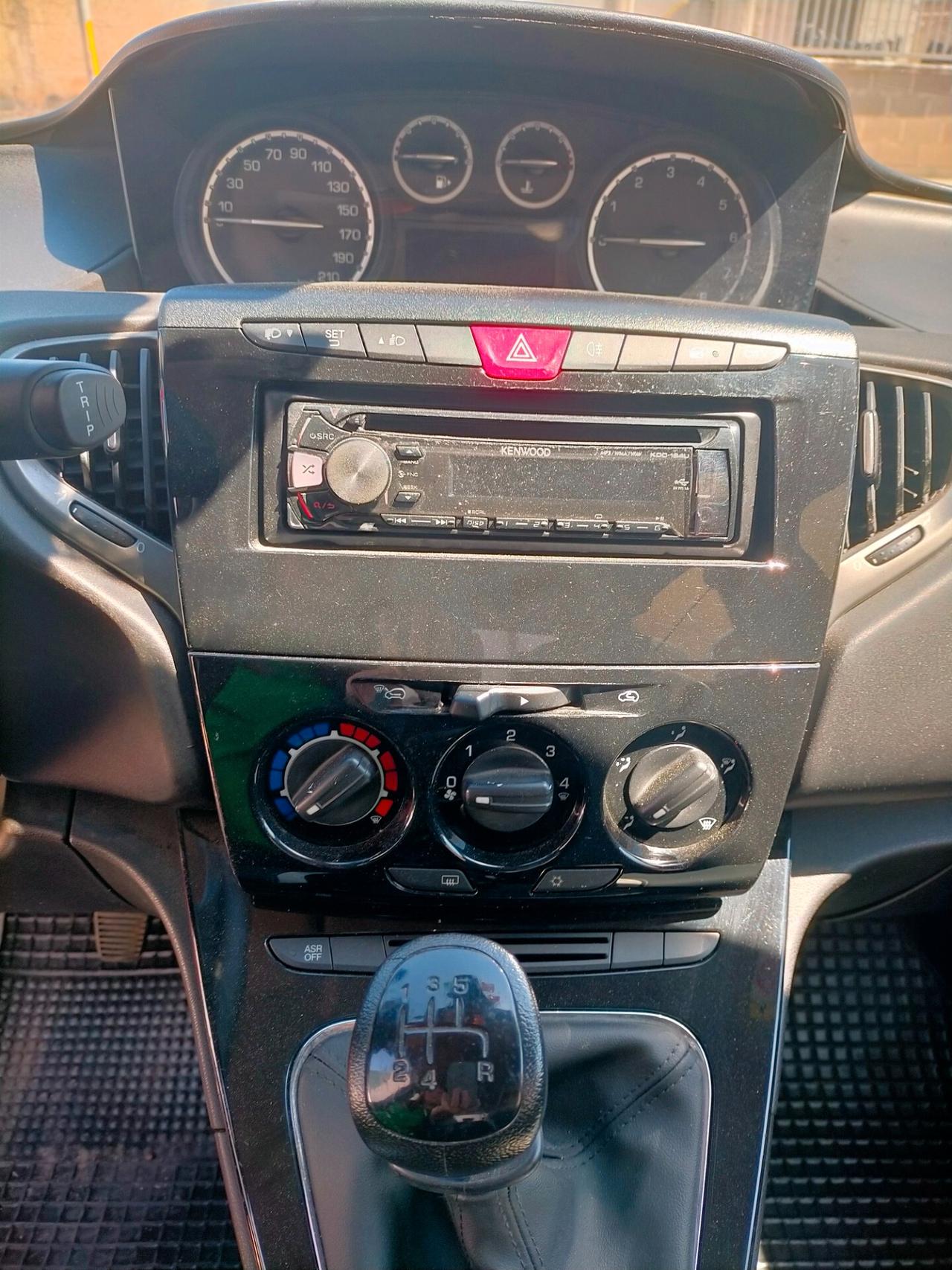 Lancia Ypsilon 1.2 69 CV 5 porte Silver