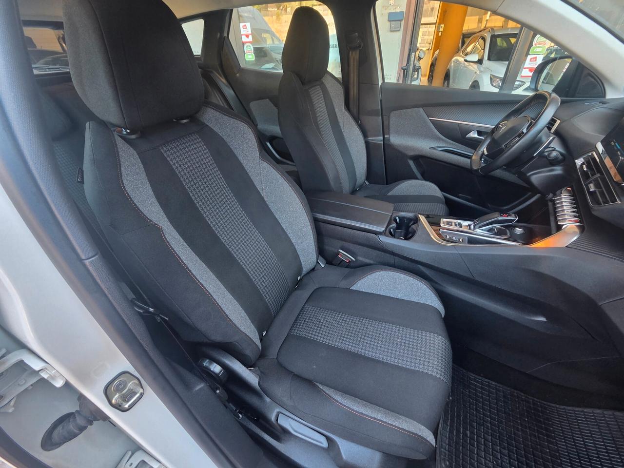 Peugeot 3008 BlueHDi 130 S&S EAT8 Active Pack 2021