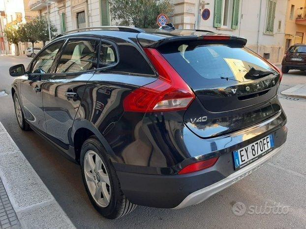 VOLVO V40 Cross Country D2 1.6 MOMENTUM DIESEL