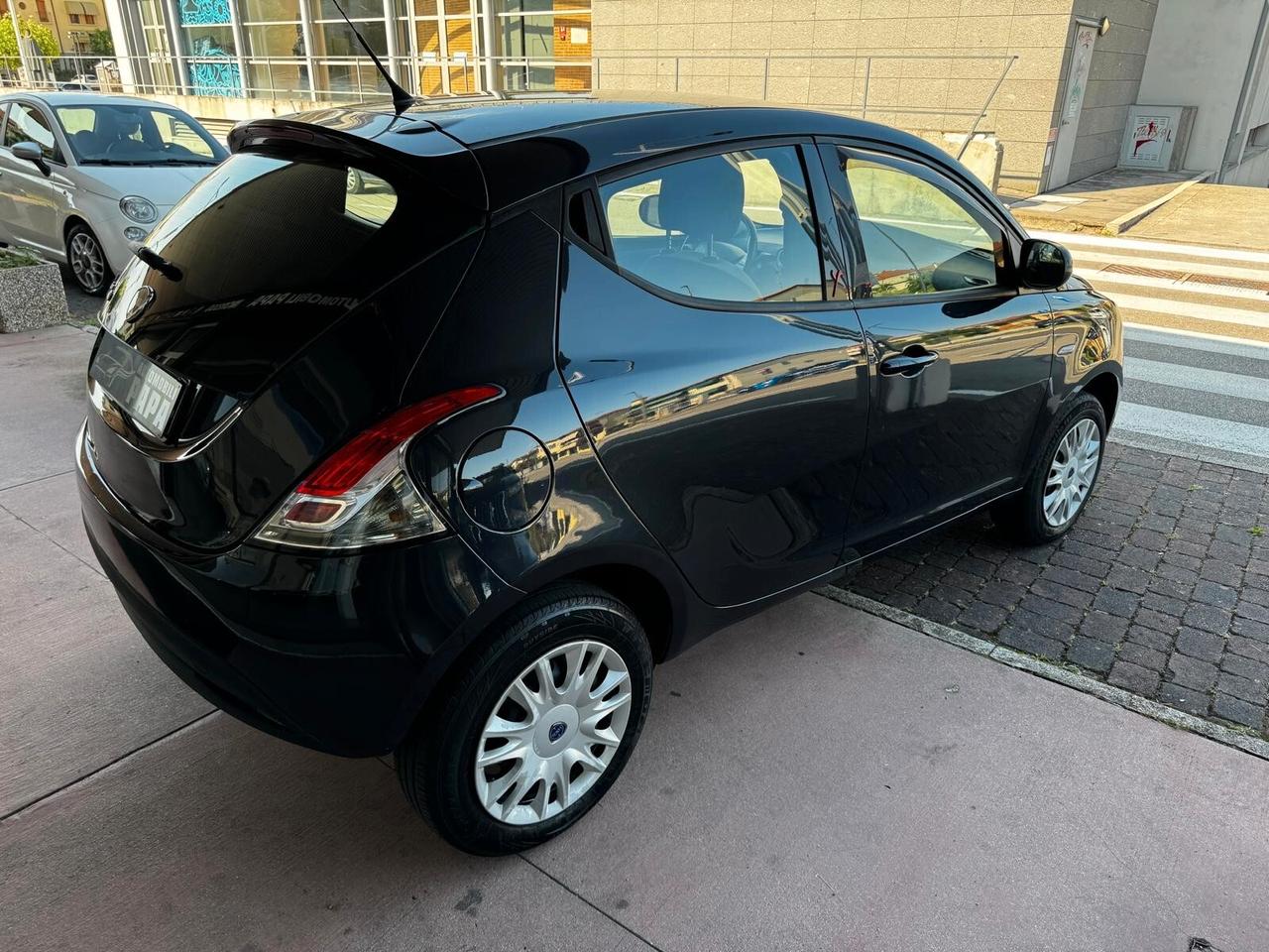 Lancia Ypsilon 0.9 TwinAir 85 CV 5 porte S&S Gold