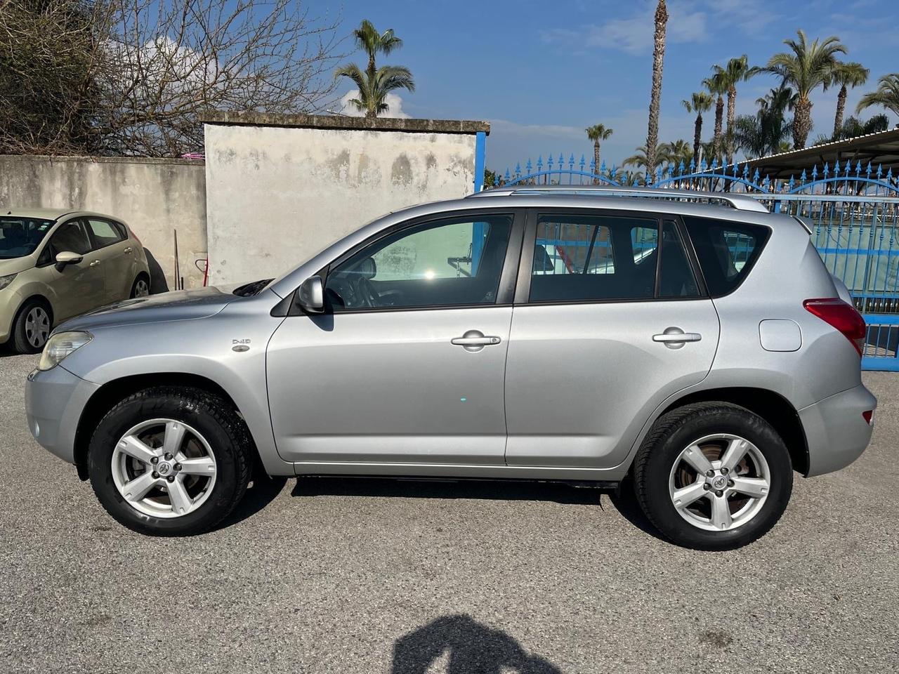 Toyota RAV 4 -2.2 D-4D-4x4- full-2006