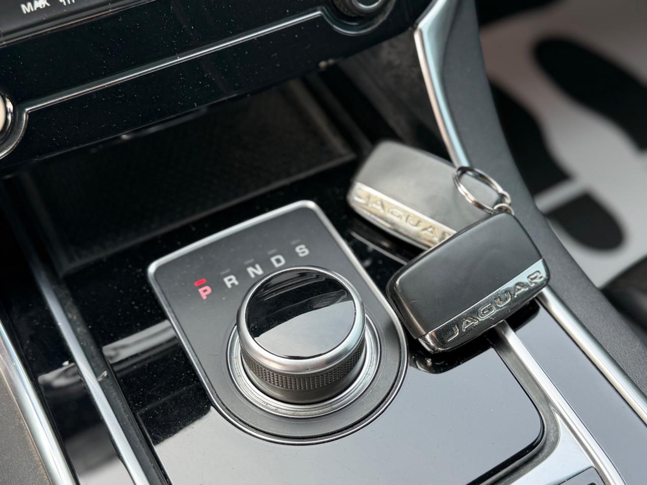 Jaguar XE 2.0 D Turbo 180CV aut. R-Sport