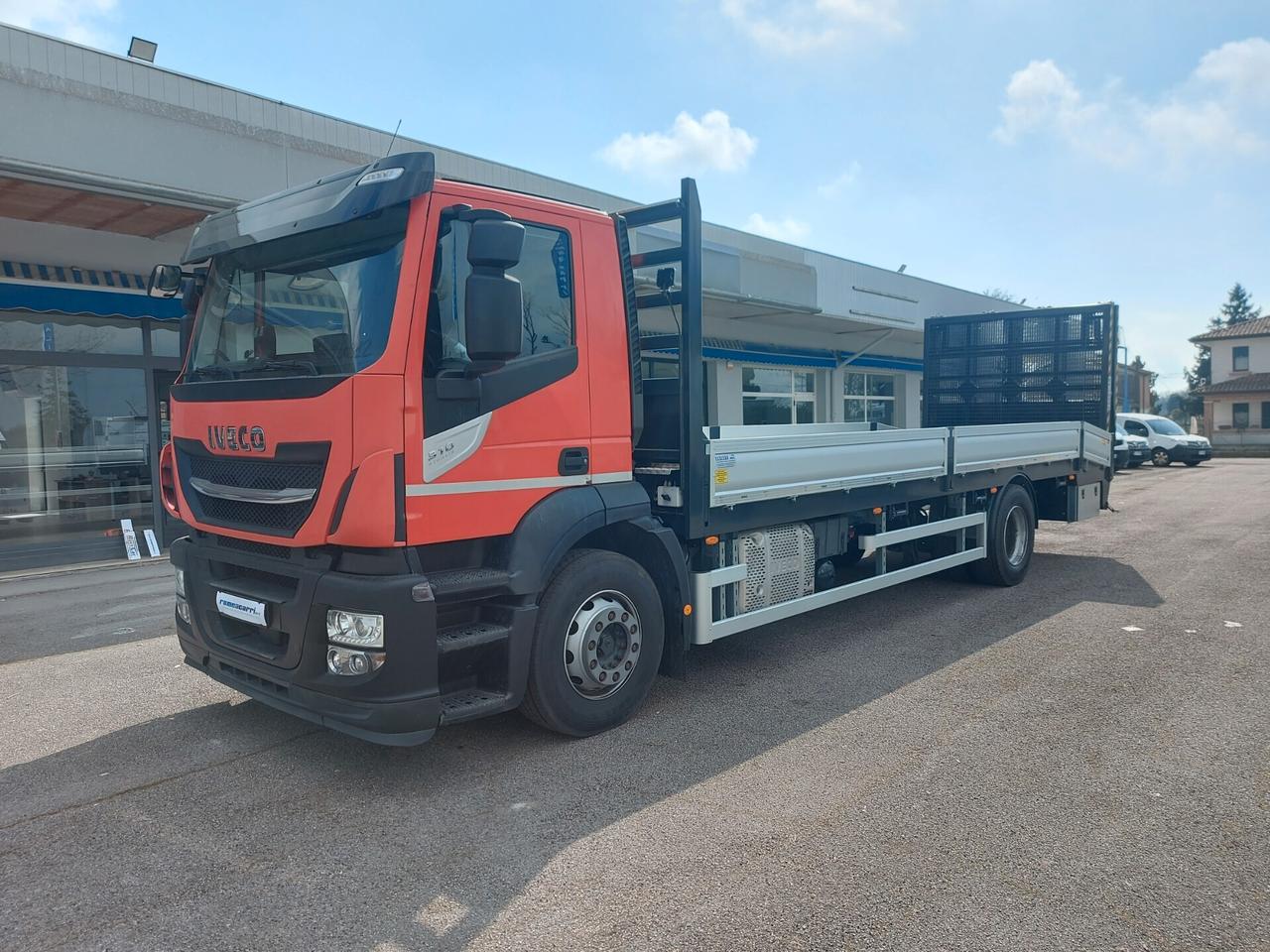 IVECO STRALIS AD190S31FP-CM PIANALE CON RAMPE E VERICELLO DI NUOVA COSTRUZIONE