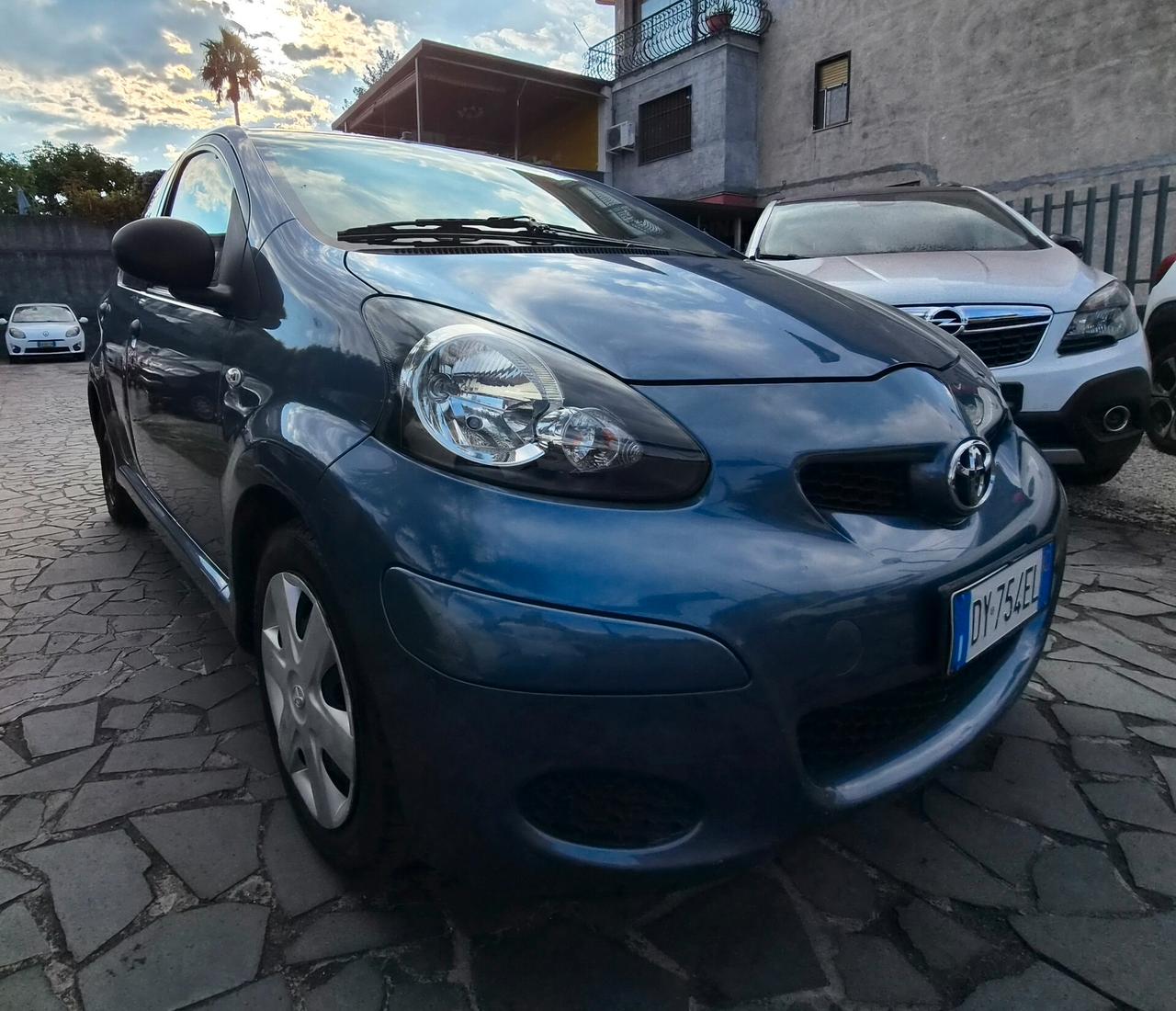 Toyota Aygo 1.0 12V VVT-i 5 porte Sol