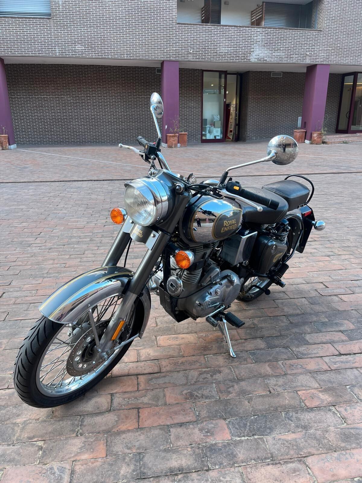 Royal Enfield Bullet Classic 500 CLASSIC