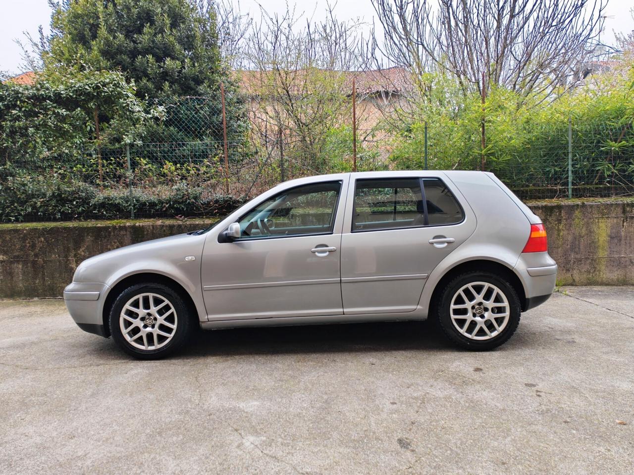 Volkswagen Golf 1.6 BENZINA 105cv Highline / 81.000km