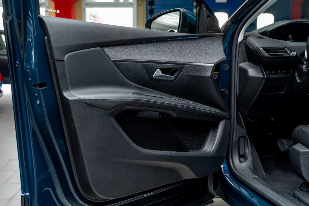PEUGEOT 3008 1.6 Hybrid phev 225cv e-EAT8 Allure