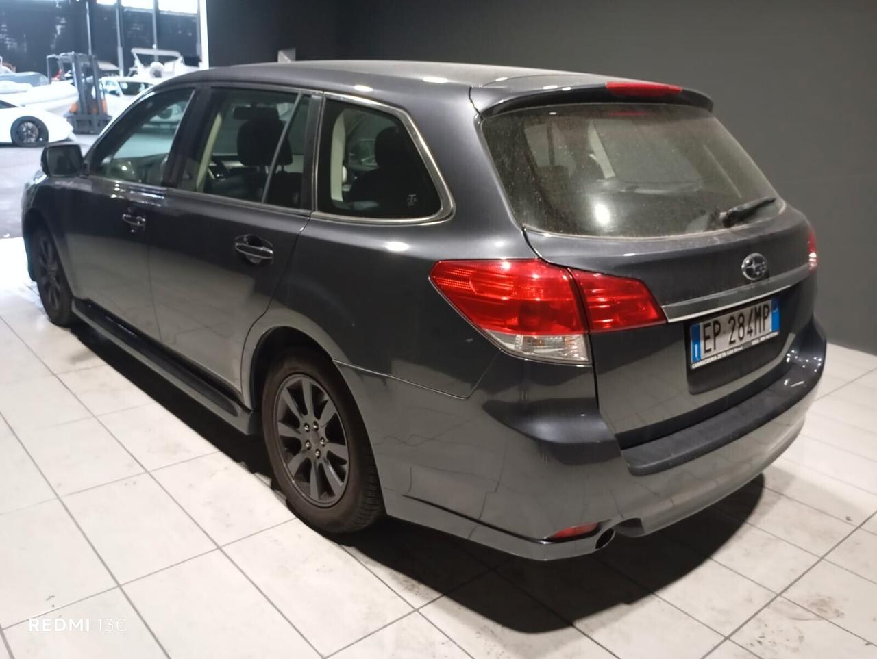 Subaru Legacy del 2013 GPL 2033 GANCIO TRAINO THULE