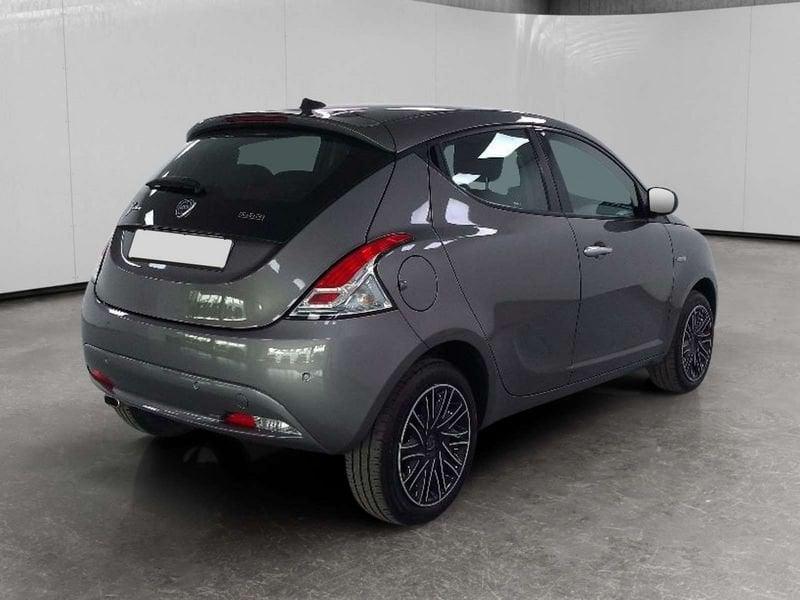 Lancia Ypsilon 1.0 firefly hybrid Gold s&s 70cv