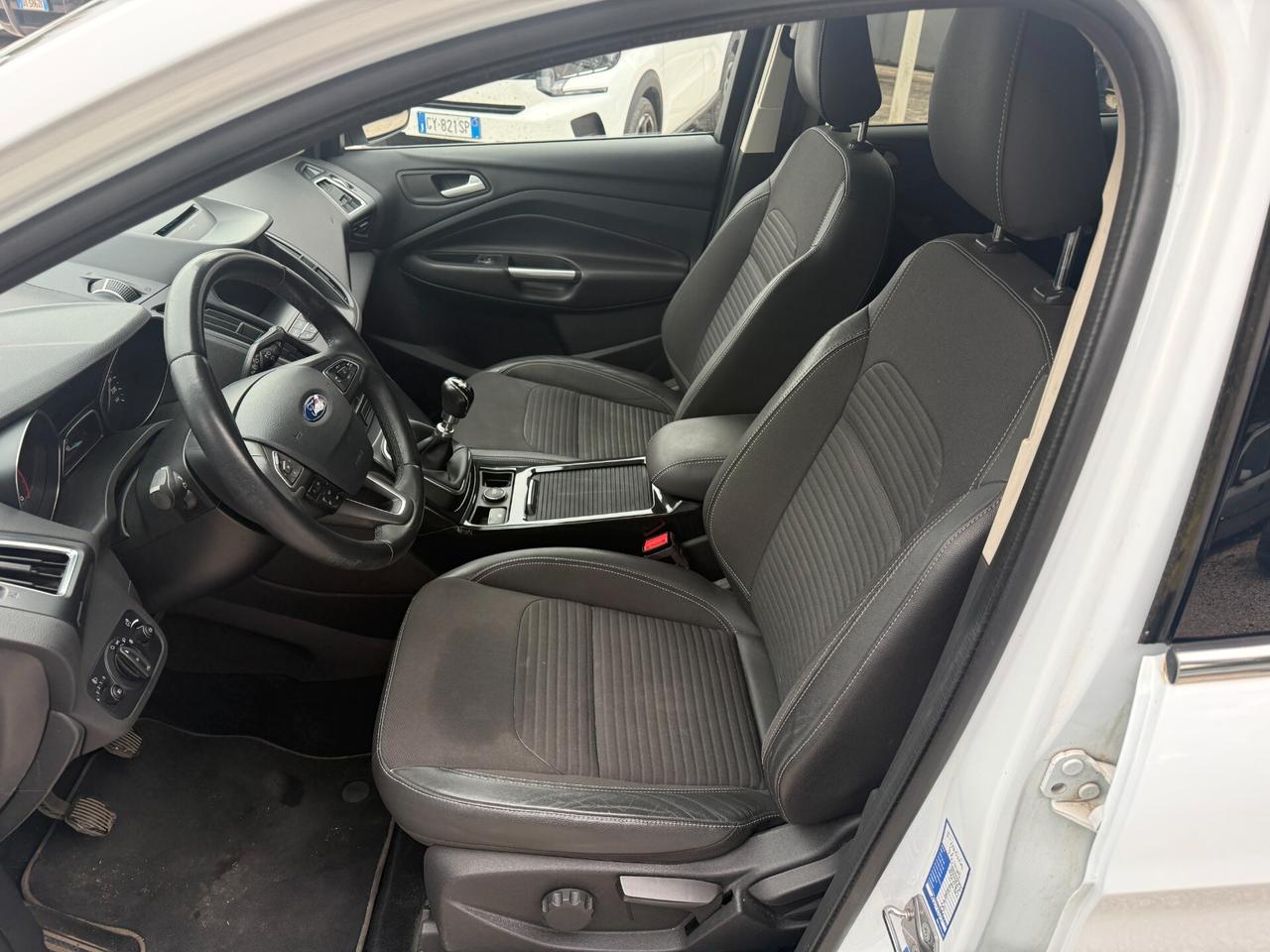 Ford Kuga 1.5 TDCI 120 CV 2WD Titanium 90.000 KM