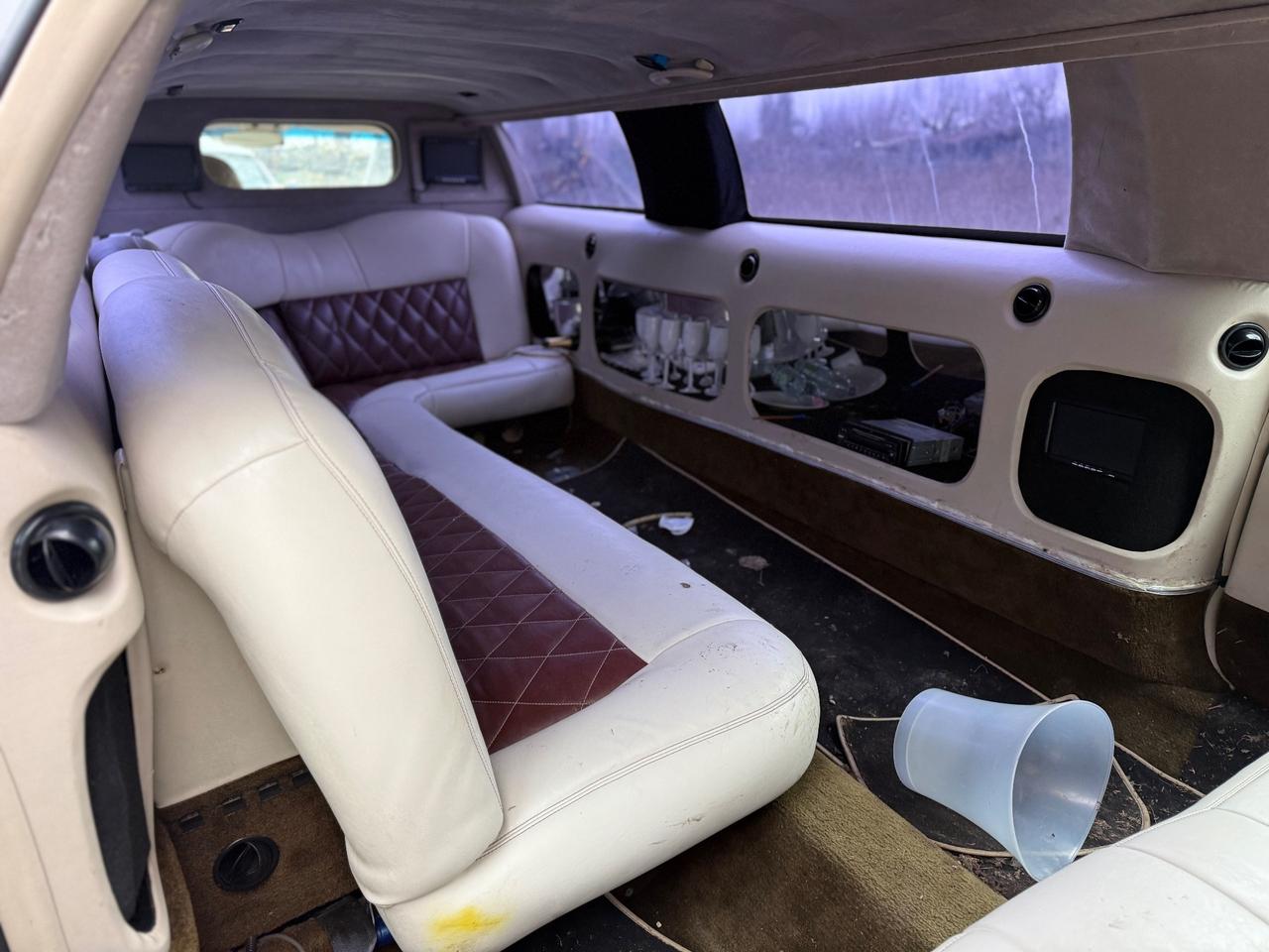 Lincoln Town Car Life Limousine