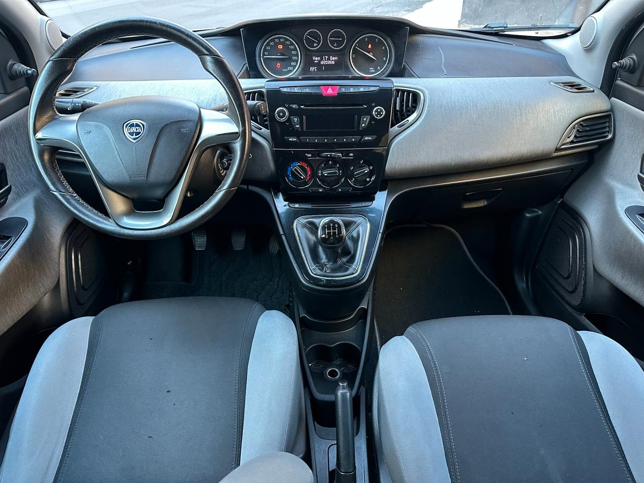 Lancia Ypsilon 1.3 MJT 16V 95 CV 5 OK neopatentati