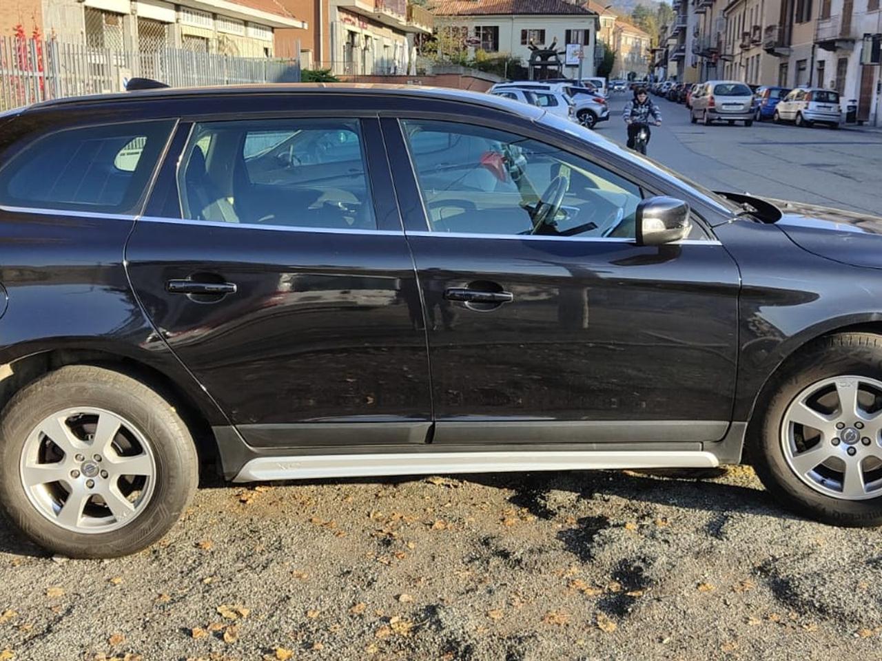 Volvo XC 60 2.4 D3 Kinetic #7699