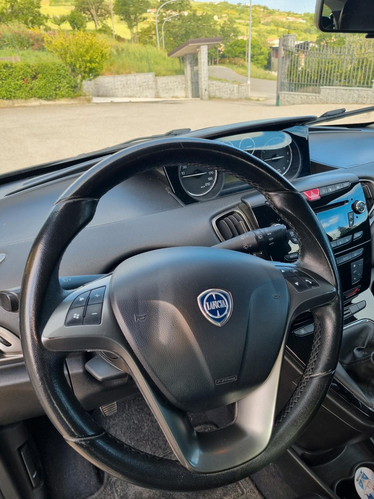 Lancia Ypsilon 1.2 69 CV 5 porte GPL Ecochic Platinum