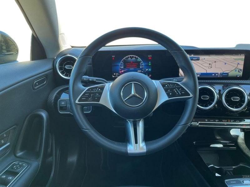 Mercedes-Benz CLA Shooting Brake 180 d Advanced auto