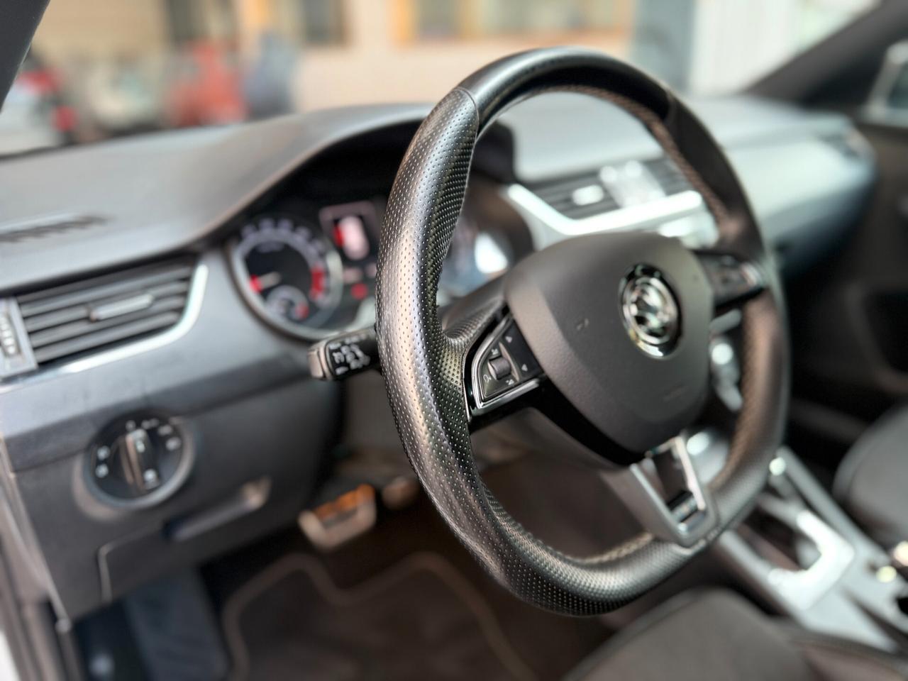 Skoda Octavia 2.0 TDI DSG Wagon RS E6 184CV