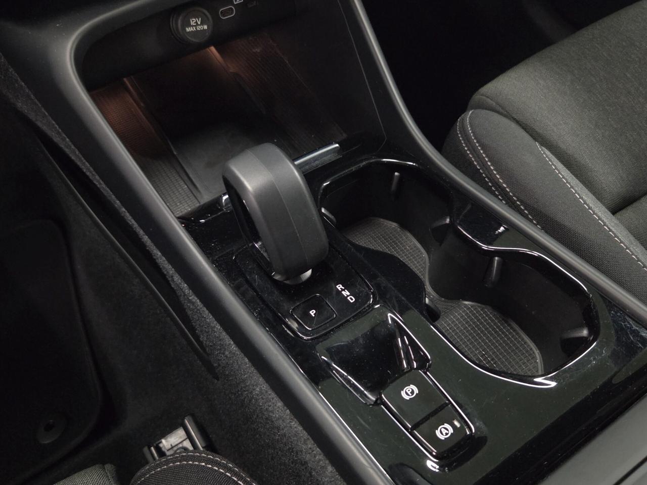 Volvo XC40 B4 AWD automatico Plus Bright