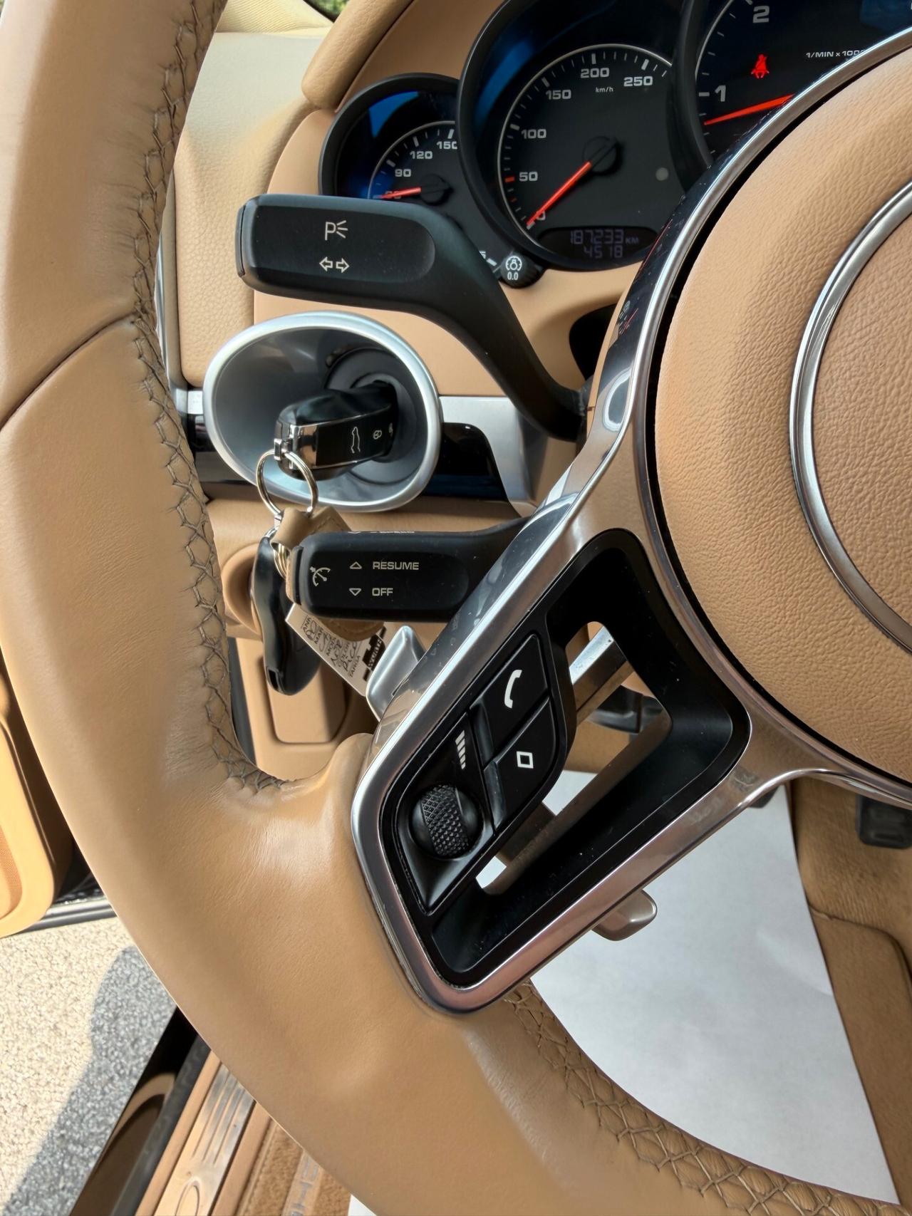 Porsche Cayenne 3.0 Diesel /km docnavi/pelle/chrono/21"