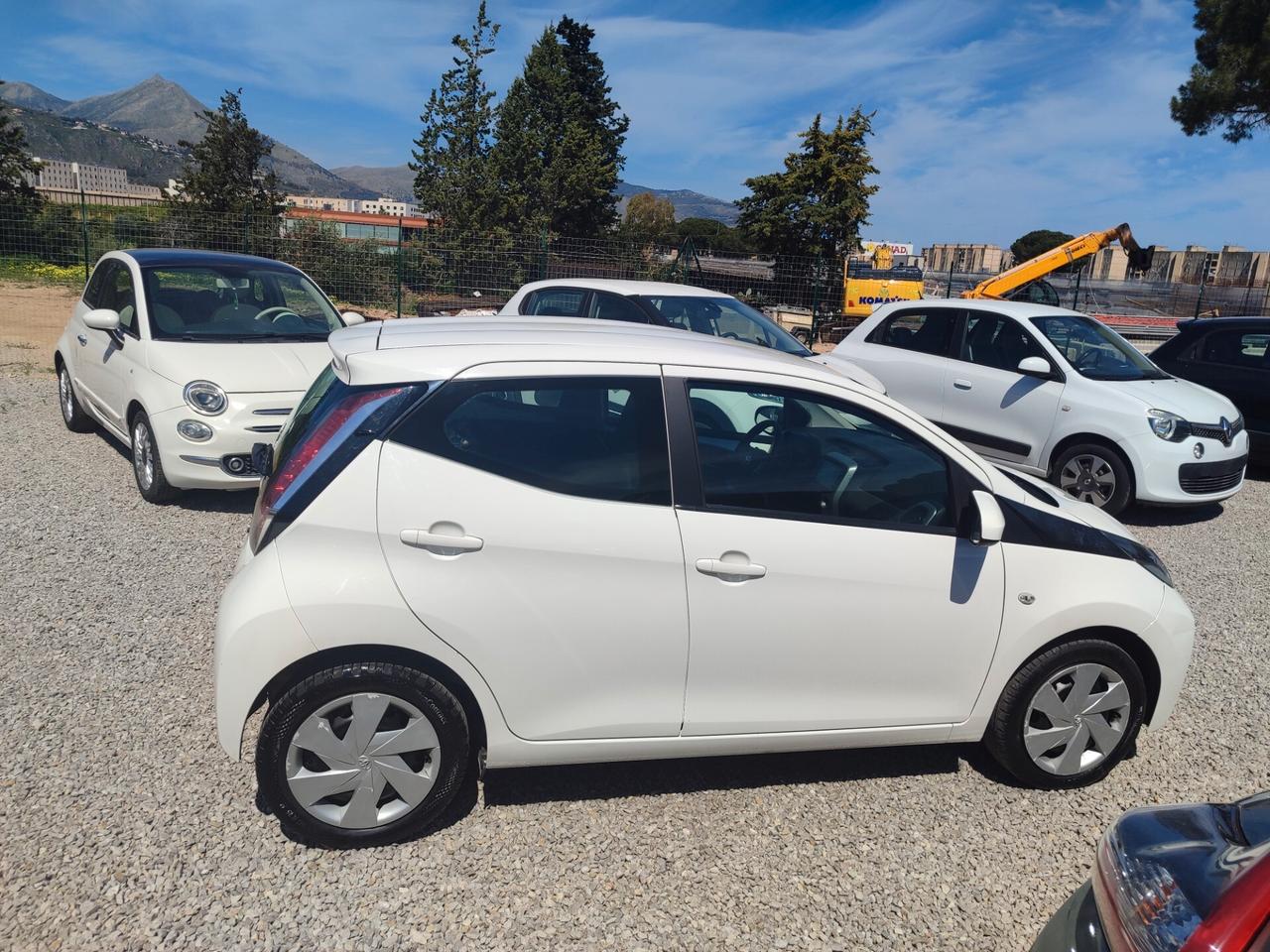 Toyota Aygo 1.0 VVT-i 69 CV 5 porte x-business MMT