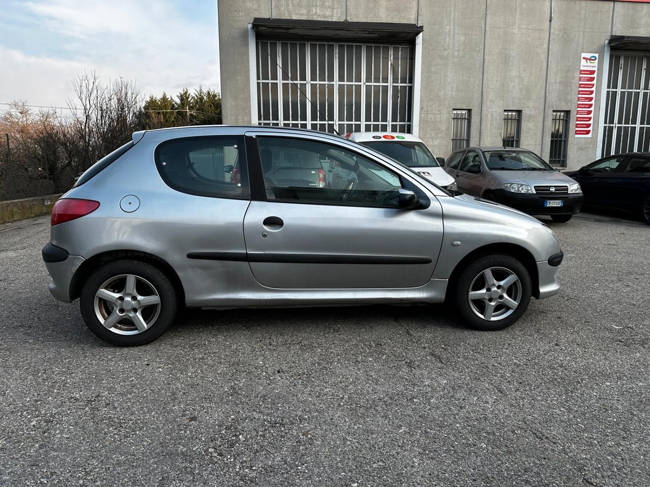 Peugeot 206 1.1 3p. XT