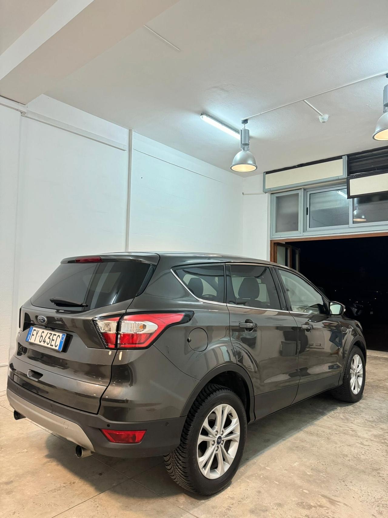 Ford Kuga 1.5 TDCI 120 CV S&S 2WD Powershift Edition