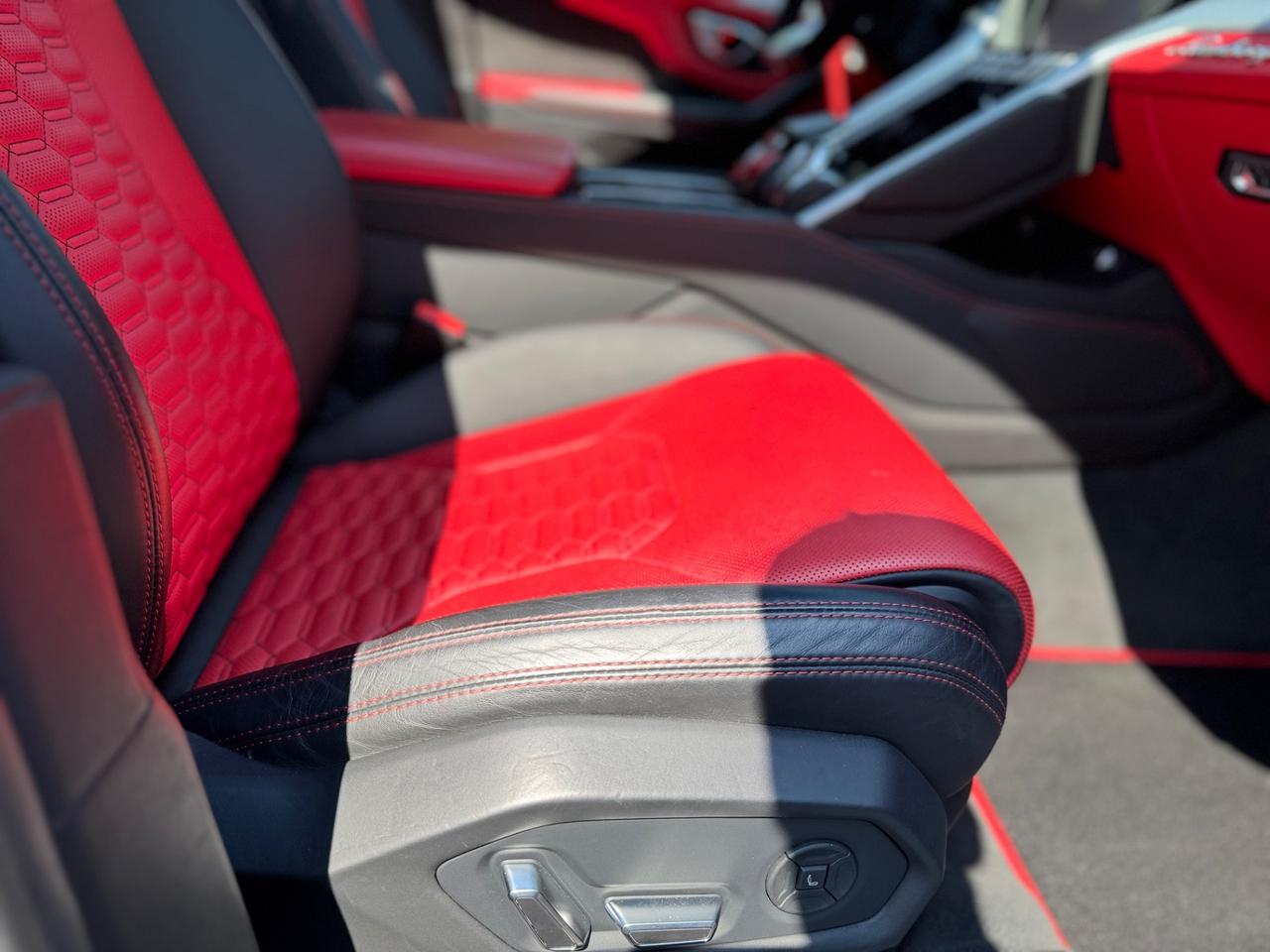 Lamborghini Urus 4.0 V8 650cv Total Black Permute