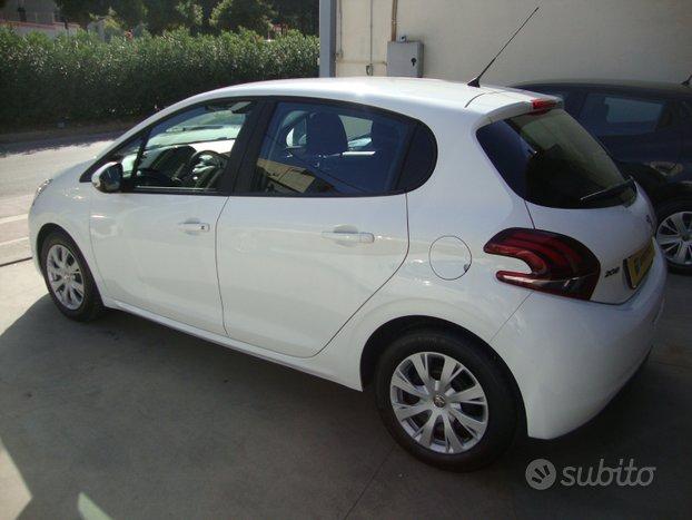 Peugeot 208 1.6 Blue-Hdi 75 CV KM.93000