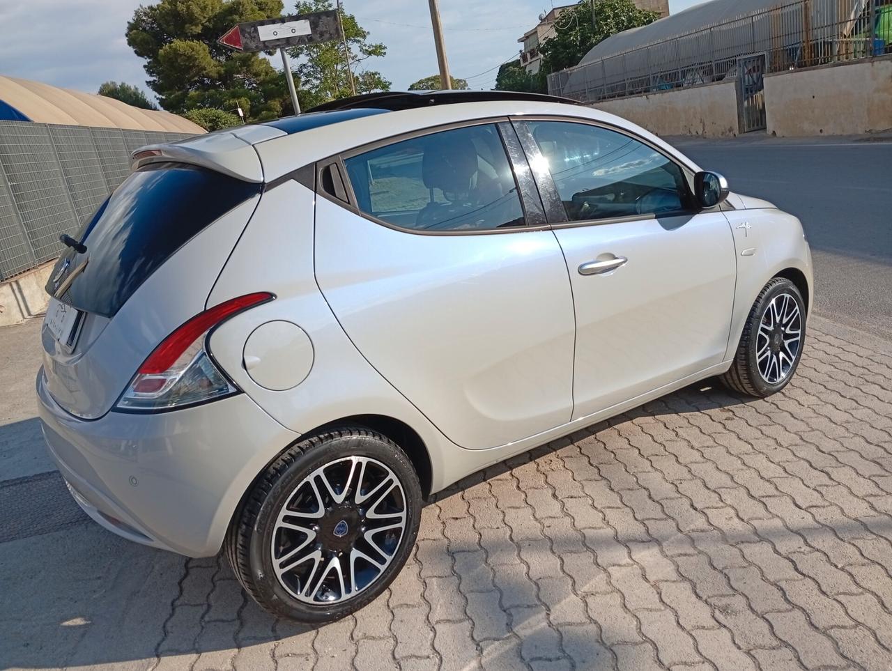Lancia Ypsilon 1.2 69 CV 5 porte Platinum