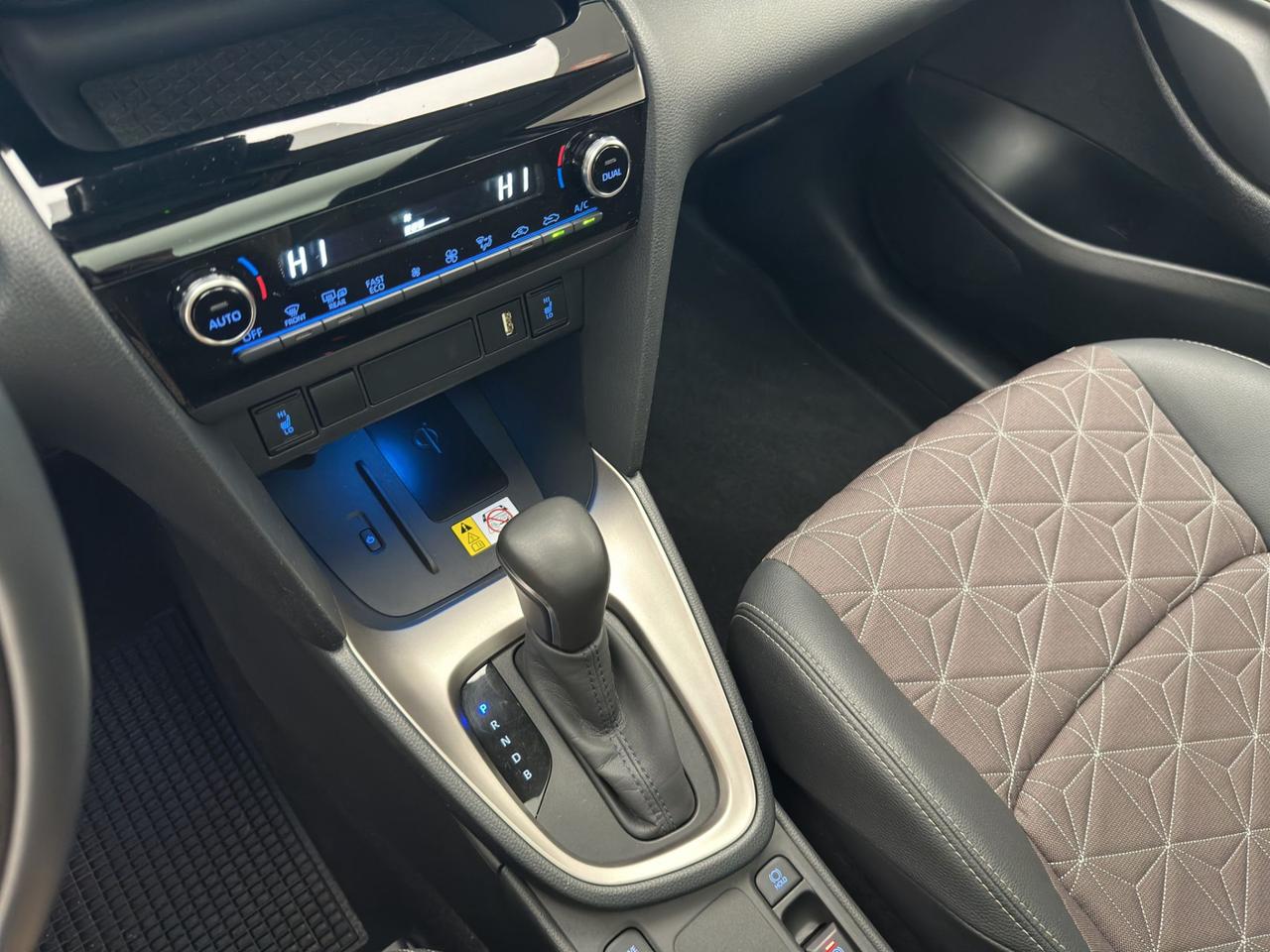 Toyota Yaris Cross 1.5h Lounge fwd 116cv e-cvt