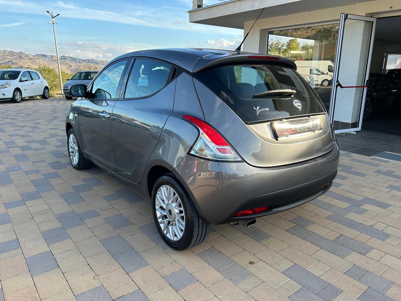 Lancia Ypsilon 1.2 69 CV 5 porte S&S Platinum