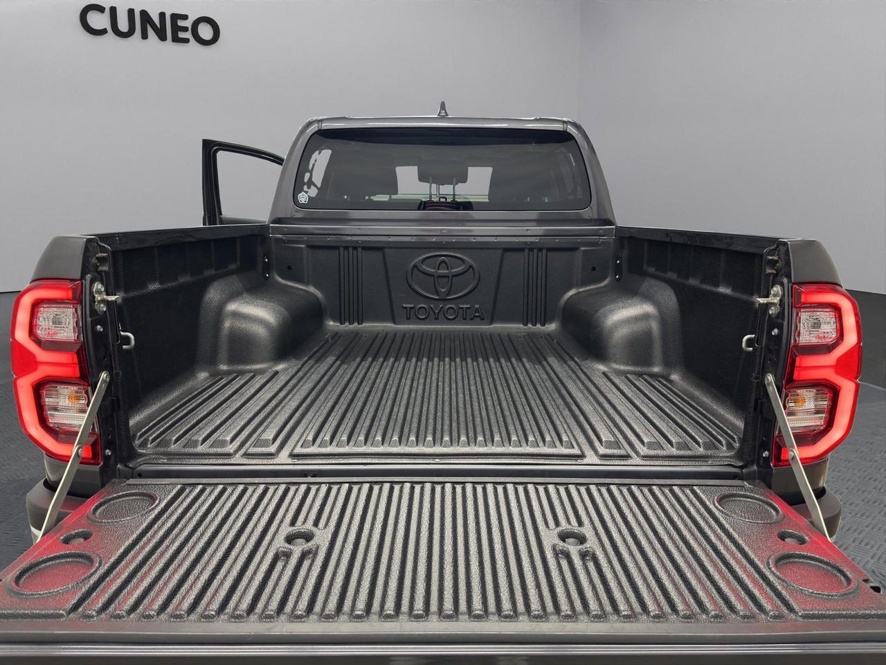 Toyota Hilux 2.4 d-4d M DC 4WD EXECUTIVE