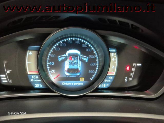 VOLVO V40 Cross Country T4 AWD Geartronic Summum